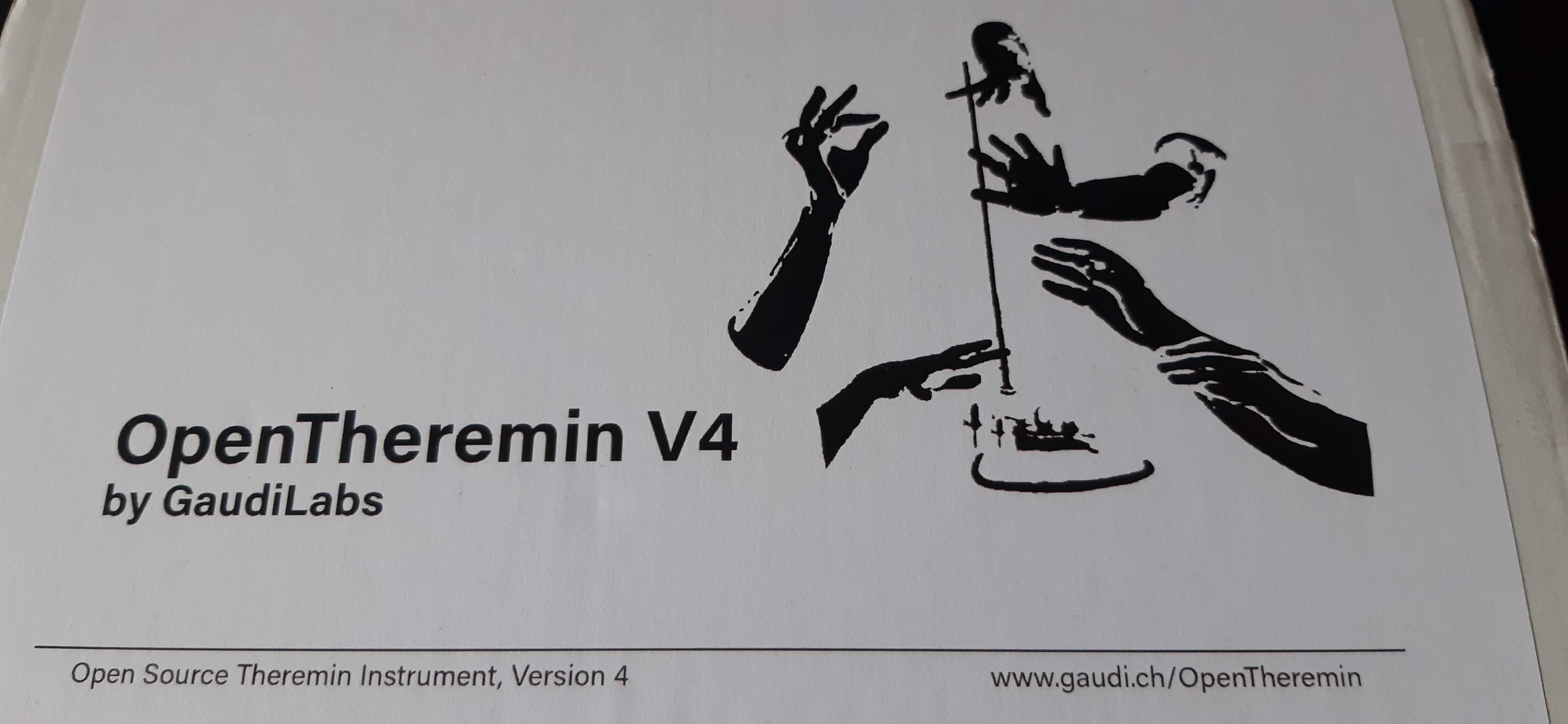 Vorderseite der Schachtel mit der Aufschrift OpenTheremin V4 by GaudiLabs